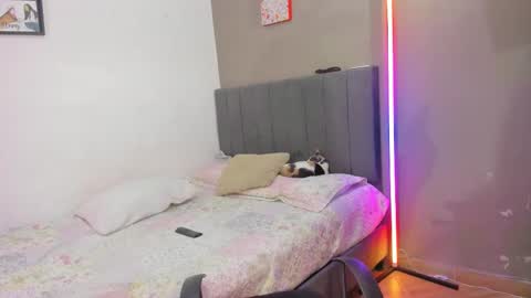 jhackelin  My independent account online show from October 2025 04:31:02 AM