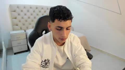 jhoanleandro online show from October 2025 05:49:02 AM