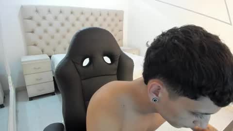 jhoanleandro online show from October 2025 04:20:02 AM