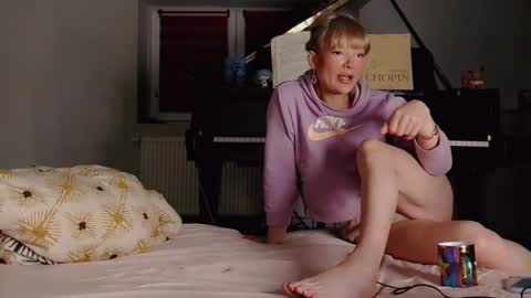 Snapshot of jhopeftw chatting on March 2026 06:03:01 PM Anya online show from March 2026 06:03:01 PM