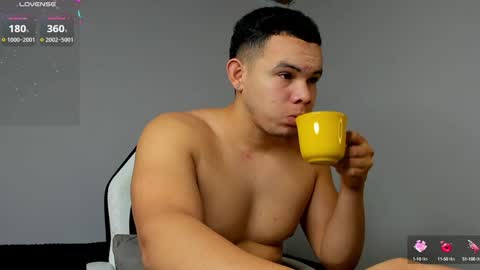 Snapshot of jhotta_foxx chatting on December 2024 08:05:01 AM Jhonatan80 online show from December 2024 08:05:01 AM