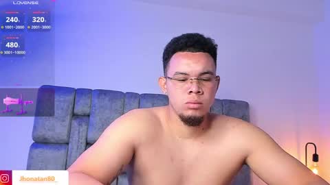 Snapshot of jhotta_foxx chatting on May 2026 07:03:01 AM Jhonatan80 online show from May 2026 07:03:01 AM