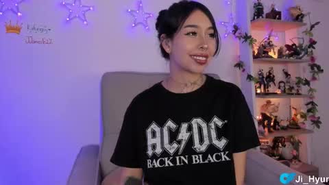 Ji  online show from November 2025 10:34:02 PM