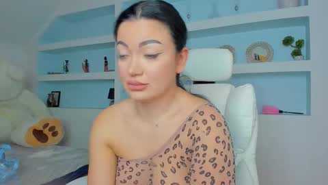 Juliee online show from December 2025 06:58:01 PM