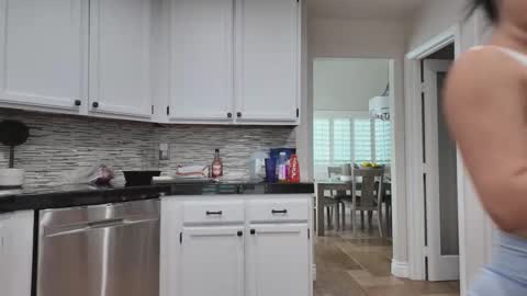 Jiwon online show from October 2025 11:16:01 PM