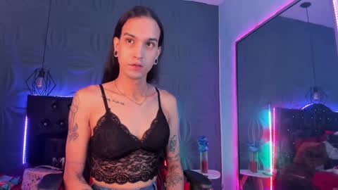 Joa Isaza     online show from December 2024 06:52:01 AM