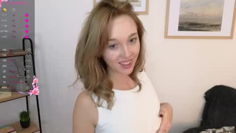 Mia online show from October 2025 10:25:01 AM