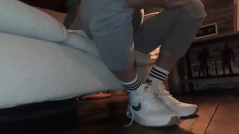 Snapshot of jobbeduval chatting on January 2025 05:15:01 PM GUILLAUME feet and socks online show from January 2025 05:15:01 PM