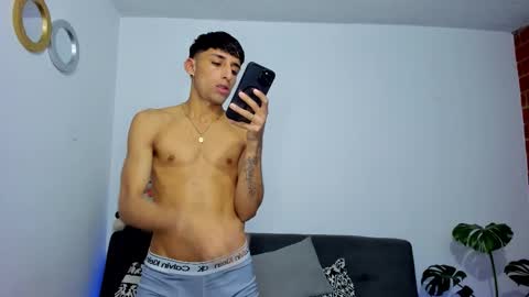 Snapshot of joel_foxx chatting on November 2025 11:18:01 PM joel_foxx online show from November 2025 11:18:01 PM