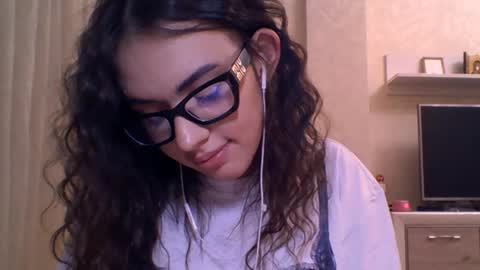 Jennifer online show from November 2025 05:17:02 PM