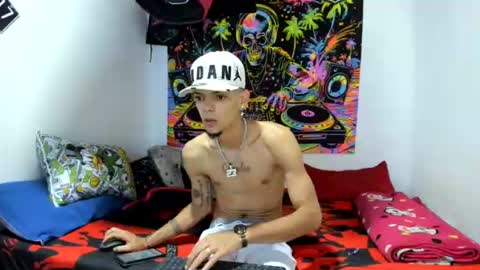 johan_and_antonella online show from August 2026 08:18:01 PM