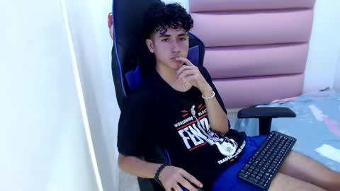 Snapshot of johnny_cagee chatting on December 2024 10:01:02 AM johnny_cagee online show from December 2024 10:01:02 AM