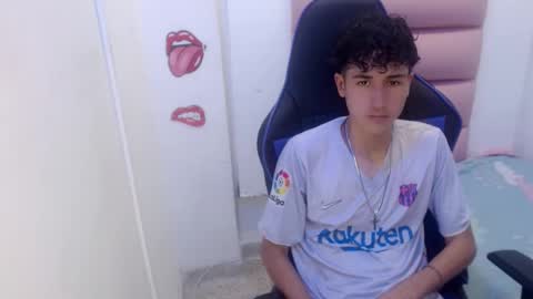 Snapshot of johnny_cagee chatting on December 2024 03:29:01 AM johnny_cagee online show from December 2024 03:29:01 AM