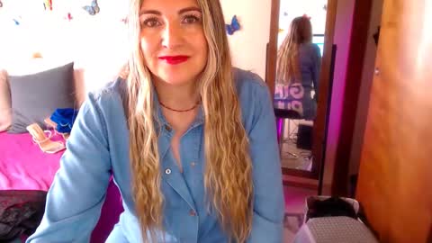 Snapshot of jolie_mature_ chatting on December 2025 08:36:02 PM Jolie Mature online show from December 2025 08:36:02 PM