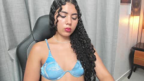 Snapshot of joselyn_sexy_ chatting on December 2024 01:15:02 AM Katalina online show from December 2024 01:15:02 AM