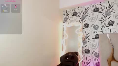 Joselyn  online show from November 2025 11:53:02 AM