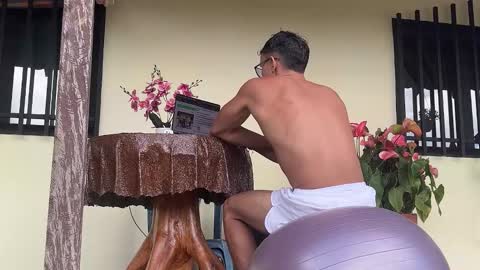 Im Jouliano online show from November 2025 08:52:01 PM