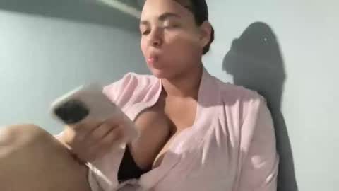 Snapshot of jousanie chatting on September 2025 03:28:01 AM Josousie online show from September 2025 03:28:01 AM