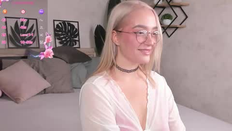 Vickie online show from September 2025 08:41:02 AM