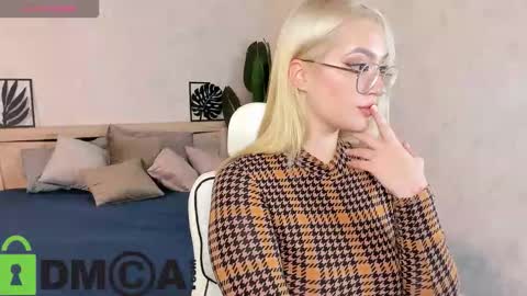 Vickie online show from October 2025 09:53:01 AM