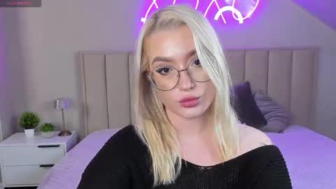 Vickie online show from October 2025 09:21:02 AM