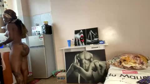 Butterflyass online show from November 2025 11:56:02 AM