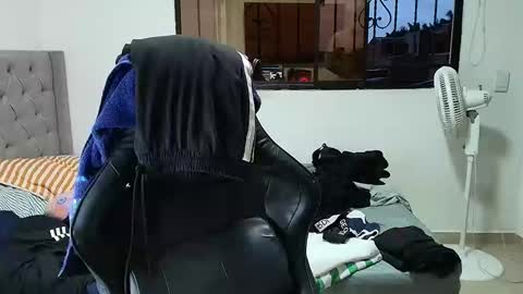 juan_gomez_1 online show from January 2026 11:10:01 PM