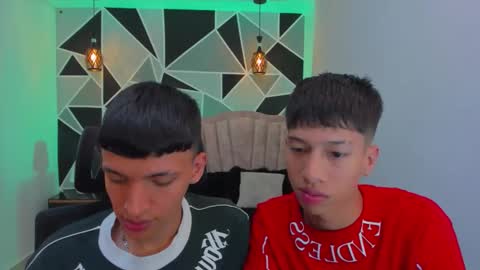 JuanSteven online show from November 2025 04:45:02 AM