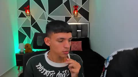 Snapshot of juan_nd_steven chatting on May 2026 03:55:02 AM JuanSteven online show from May 2026 03:55:02 AM