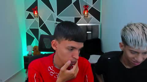 Snapshot of juan_nd_steven chatting on May 2026 01:57:02 AM JuanSteven online show from May 2026 01:57:02 AM