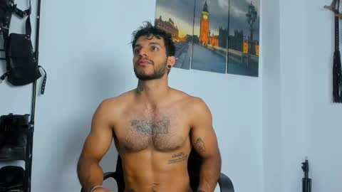 Juan Esteban online show from November 2025 01:00:01 AM