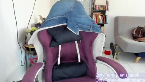 Snapshot of juanisimo_ chatting on April 2026 01:42:02 PM JUANISIMO online show from April 2026 01:42:02 PM
