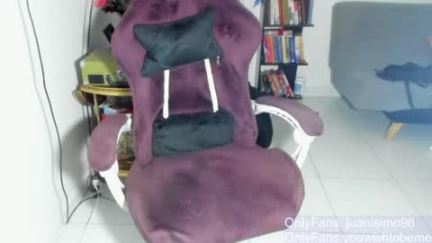 Snapshot of juanisimo_ chatting on April 2026 05:40:02 AM JUANISIMO online show from April 2026 05:40:02 AM