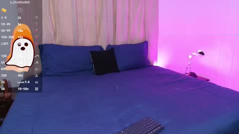 Snapshot of juanitablue chatting on October 2025 04:18:01 PM Blue online show from October 2025 04:18:01 PM