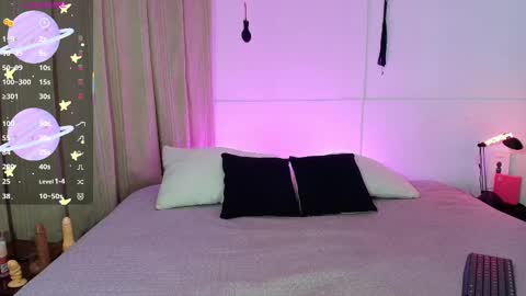 Snapshot of juanitablue chatting on November 2025 04:28:02 PM Blue online show from November 2025 04:28:02 PM