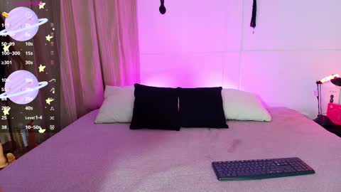 Snapshot of juanitablue chatting on November 2025 04:18:02 PM Blue online show from November 2025 04:18:02 PM