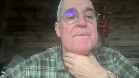 Snapshot of juantricker chatting on February 2026 05:17:02 PM Juan online show from February 2026 05:17:02 PM
