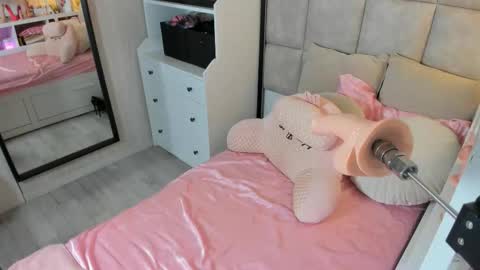 Snapshot of juicy_pussie chatting on November 2025 08:40:01 AM Tatjana online show from November 2025 08:40:01 AM