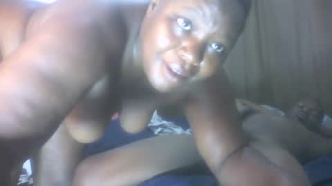 Snapshot of juicybooty_001 chatting on January 2025 06:35:02 AM Sweetass online show from January 2025 06:35:02 AM