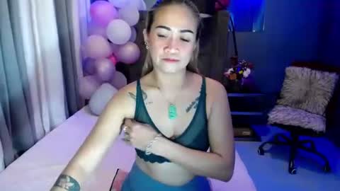 Snapshot of juicyliciousgirl chatting on May 2026 03:50:02 PM Den online show from May 2026 03:50:02 PM