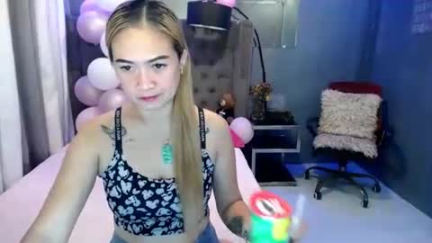 Snapshot of juicyliciousgirl chatting on May 2026 06:52:01 AM Den online show from May 2026 06:52:01 AM