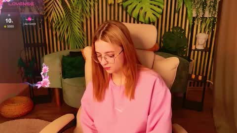 Snapshot of juicypussyclub chatting on November 2025 08:18:01 AM Ameli Stella Vi Evie Jessica online show from November 2025 08:18:01 AM