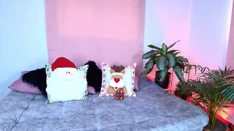 Jules and Gia online show from December 2025 05:41:02 PM