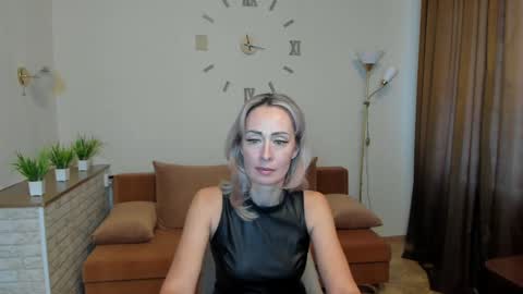 julia__cherry_ online show from January 2025 10:42:02 AM