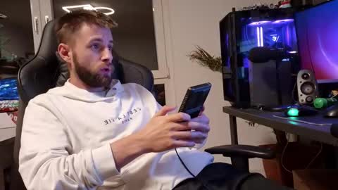 julia_official online show from January 2026 08:58:02 PM