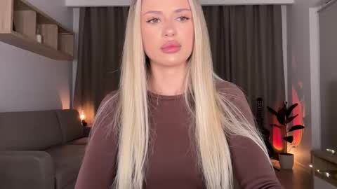 Snapshot of julia_rle chatting on October 2025 10:49:02 PM Julia R Le online show from October 2025 10:49:02 PM