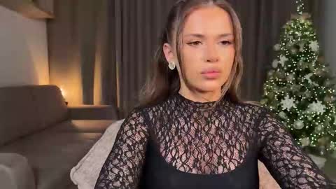 Julia R Le online show from January 2026 08:12:01 PM