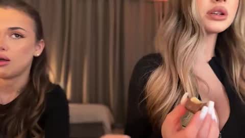 Julia R Le online show from February 2026 06:23:01 PM