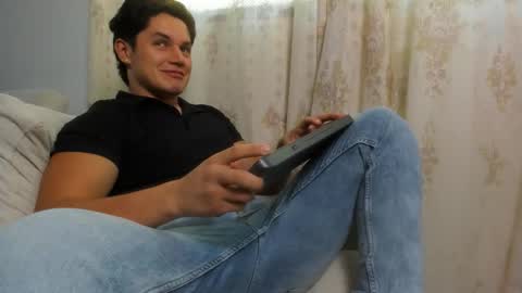 Snapshot of julian_wallace1 chatting on May 2026 03:29:01 PM julian_wallace1 online show from May 2026 03:29:01 PM