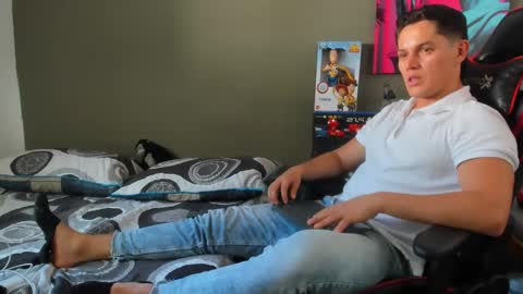 Snapshot of julian_wallace1 chatting on May 2026 08:36:01 PM julian_wallace1 online show from May 2026 08:36:01 PM
